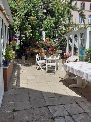 Outdoor dining - Studio proche de Strasbourg  (Mutzig)