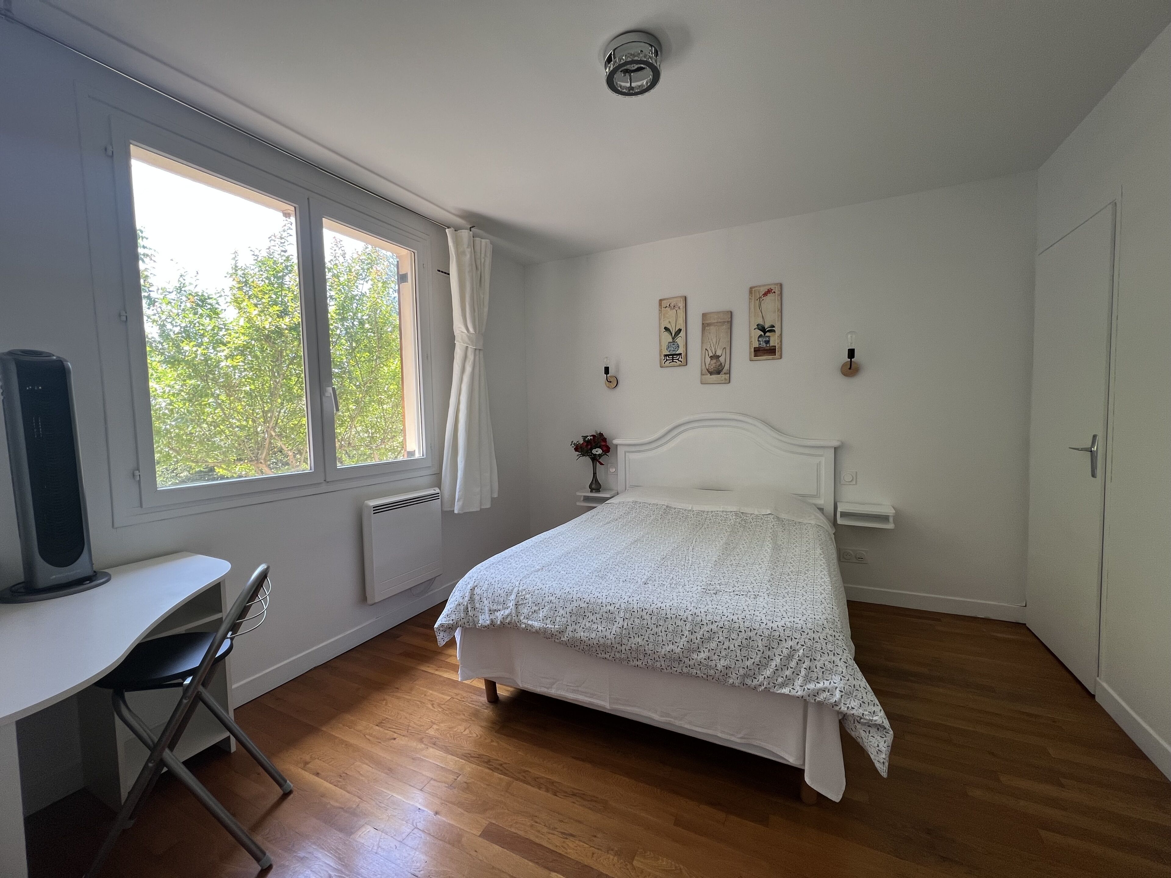 2 bedrooms, desk, soundproofing, iron/ironing board