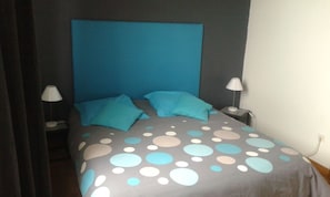 2 bedrooms, desk, iron/ironing board, free WiFi