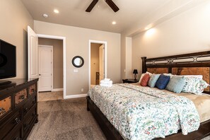 3 bedrooms, desk, iron/ironing board, travel cot