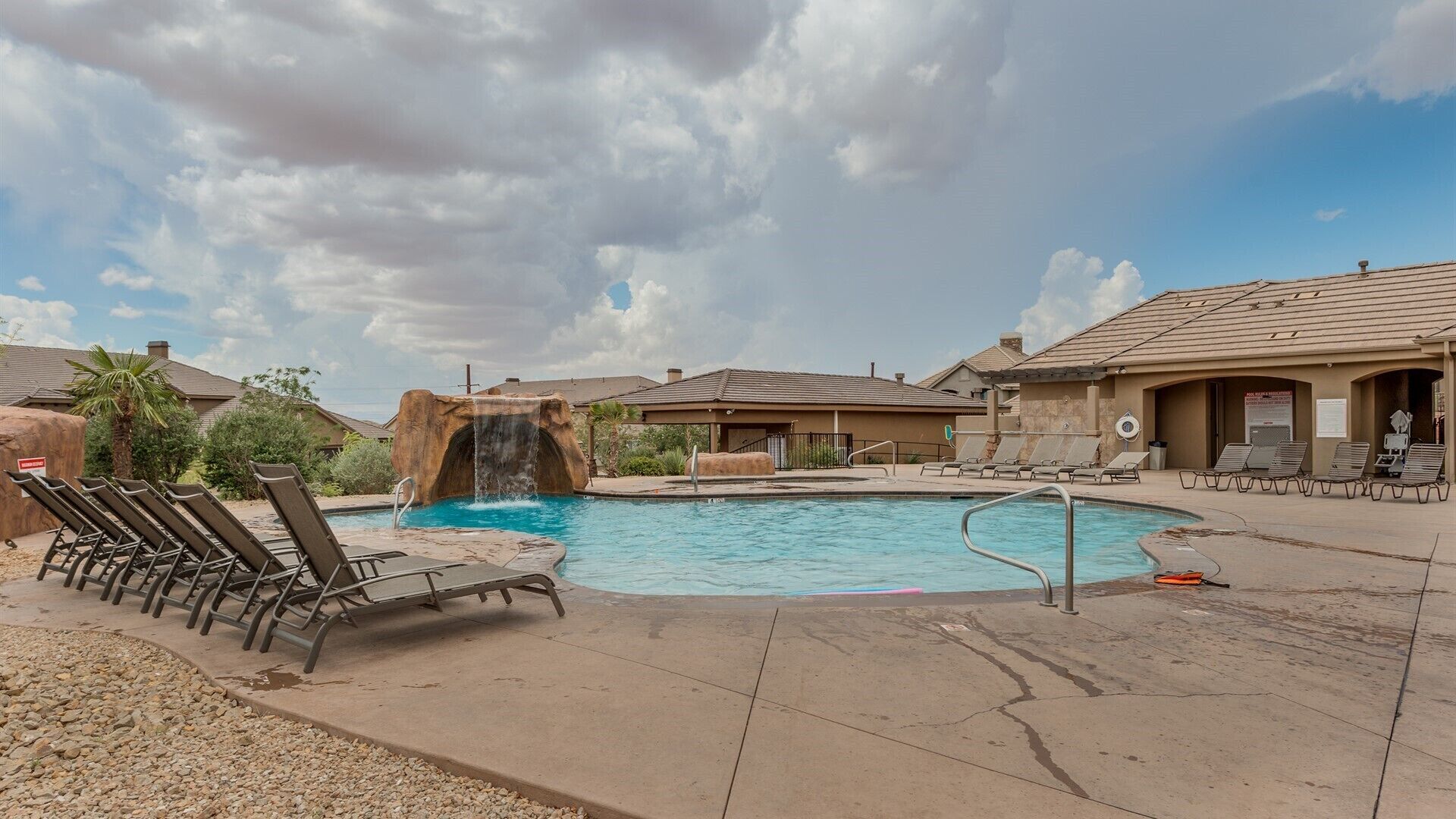 Razorback Ridge-Two pools and hot tub!