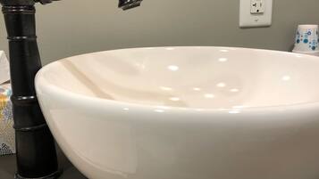 Combined shower/tub, hair dryer, towels, soap