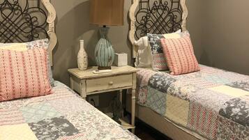 2 dormitorios, tabla de planchar con plancha, wifi gratis y ropa de cama