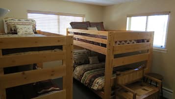3 bedrooms, iron/ironing board, travel cot, free WiFi