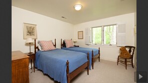 4 bedrooms, iron/ironing board, Internet, bed sheets