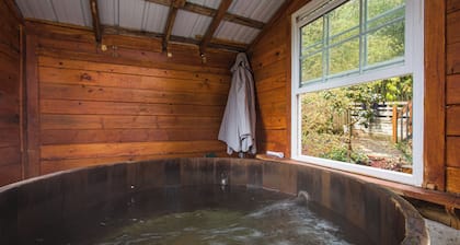 Romantische Insel weg / Wasserblick / Echtholzfeuer / Whirlpool / Tierfreundlich