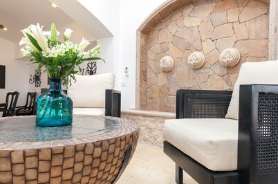 BEAUTIFUL 6 BEDROOM VILLA WITH PRIVATE POOL