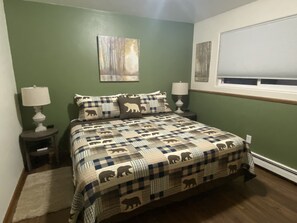 2 bedrooms, desk, iron/ironing board, free WiFi - 2 bedroom, 1 bath, quiet lodge close to town with forest views! (Soldotna)