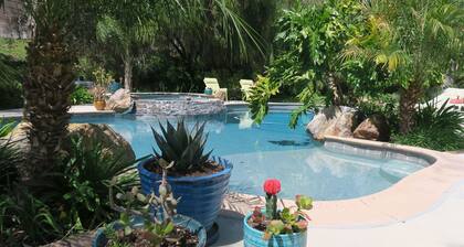 Perfect Getaway! Temecula Wine Country Guest House. Prime Location!