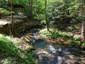 Property grounds - Red Tiny House In The Mountains - waterfall, jacuzzi and stunning farm views (Clayton)