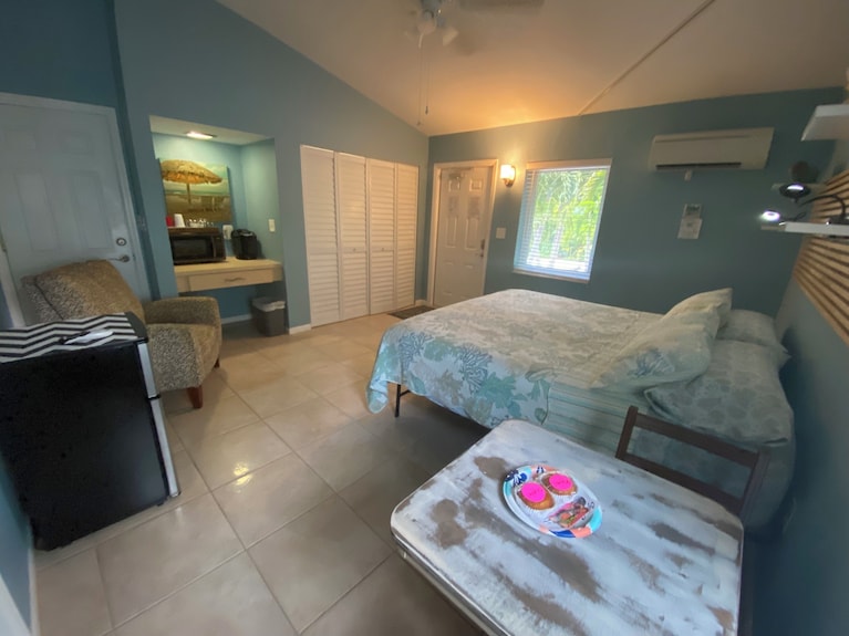 The Blue Room With Saltwater Pool Adult Only No Pets - Indian Shores, FL
