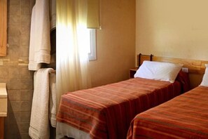 Apartment | Peti besi dalam bilik, seterika/papan seterika 