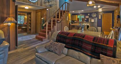 The Lyons Den en Upper Timberline Village