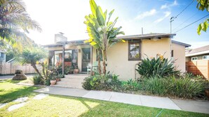 A house with a front yard, a patio, and a small garden. - Cozy 2-Bedroom Home Just Blocks from the Beach (Encinitas)