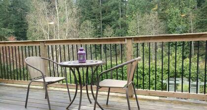Space for everyone. Overlooking peaceful green space. pet-friendly