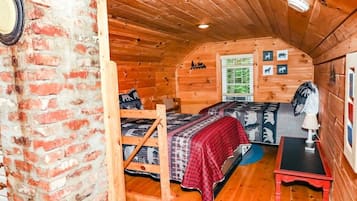 3 bedrooms, desk, iron/ironing board, travel crib