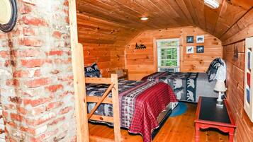 3 Schlafzimmer, Schreibtisch, Bügeleisen/Bügelbrett, Reisekinderbett