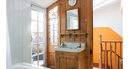 Gorgeous apartment in zone 1, near the river and a short walk from Westminster