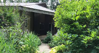 Rustic View Cottage in beautiful Baraboo Bluffs! Perfect for a private getaway!!