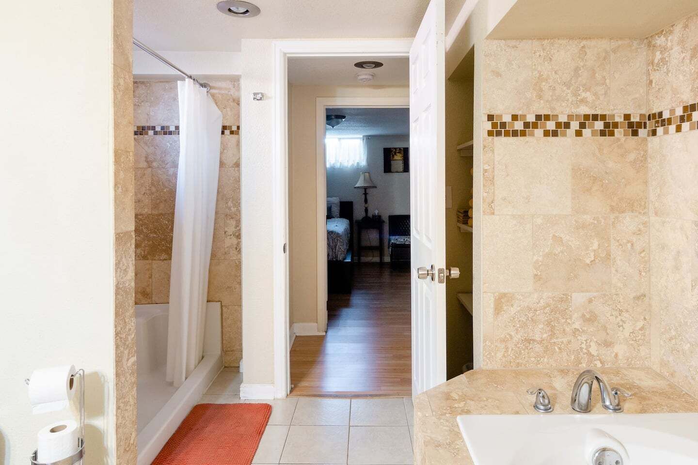 Shower, jetted bath, hair dryer, towels