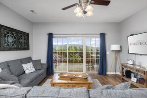 TV, DVD player - Book Rockwood 3 bdrm with free Silver dollar city ticket and more (Branson)