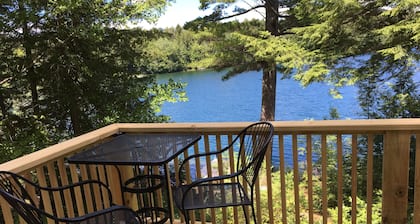 Serene Lakefront Cabin am schönen Spring Fed Pond - in der Nähe von Acadia und MDI