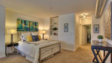 2 bedrooms, desk, iron/ironing board, free WiFi