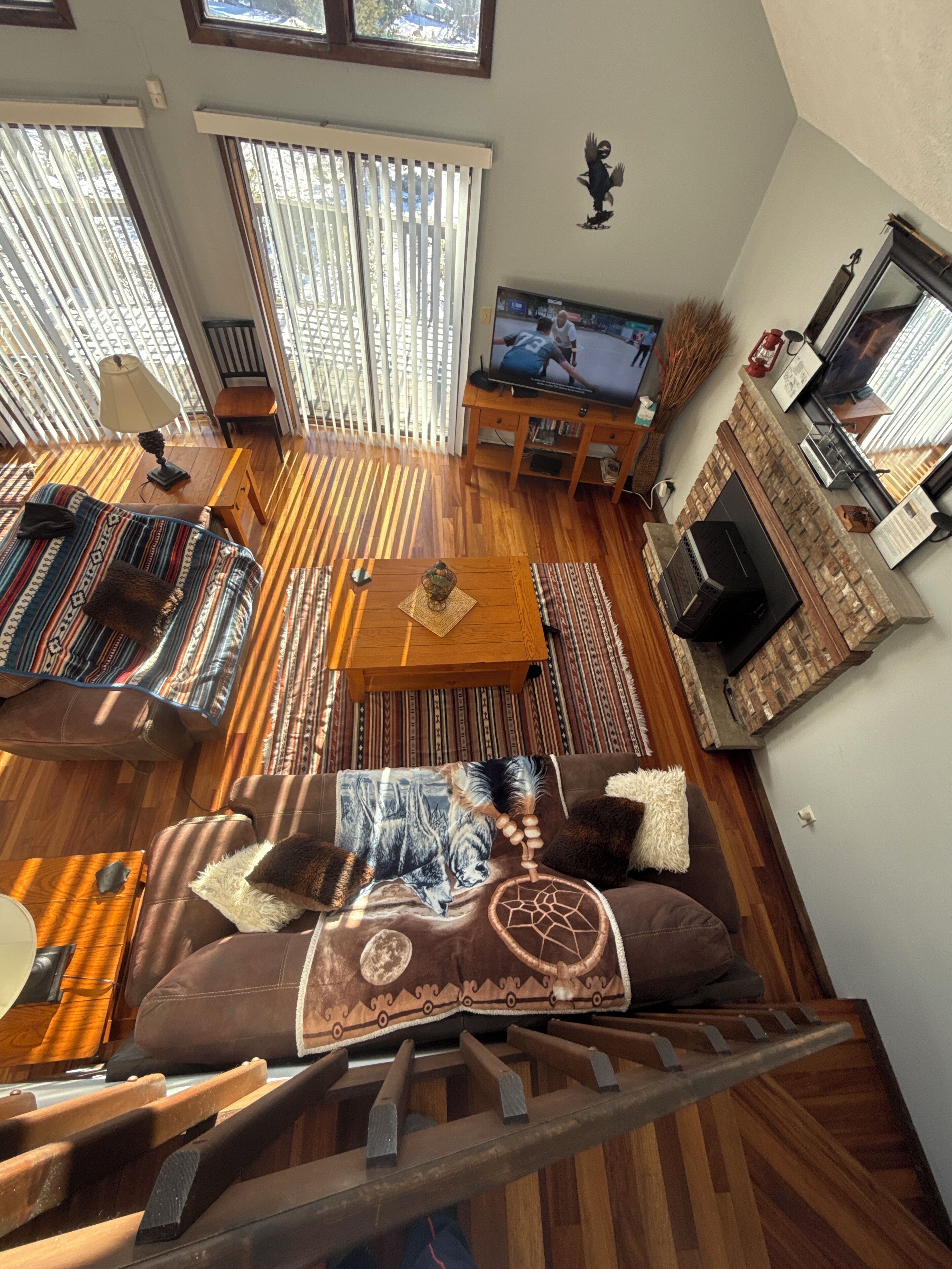 TV connectée, cheminée, lecteur de DVD, vidéothèque