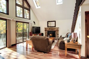 Smart TV, fireplace, DVD player, video library