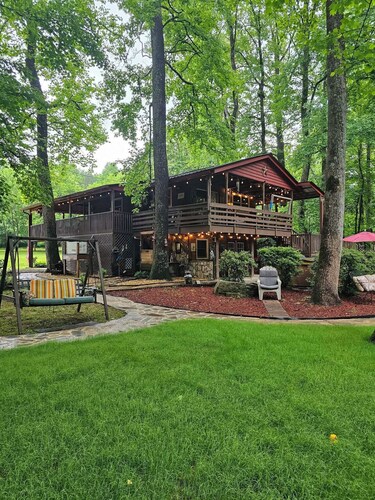 Relax at Clear Creek Family Retreat – Cozy Ellijay Cabin by the Water
