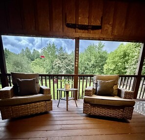 Property grounds - Relax at Clear Creek Family Retreat – Cozy Ellijay Cabin by the Water (Ellijay)