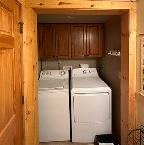 Interior - Relax at Clear Creek Family Retreat – Cozy Ellijay Cabin by the Water (Ellijay)