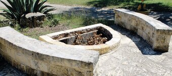 The Uvalde Side - Whiskey Mountain Duplex - Great Location!