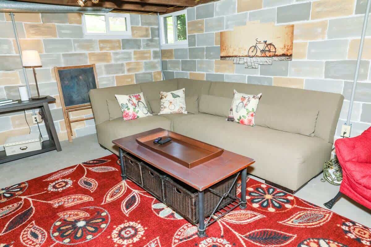 TV, fireplace, offices