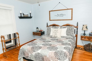 5 bedrooms, desk, iron/ironing board, WiFi