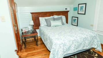 5 bedrooms, iron/ironing board, WiFi, bed sheets