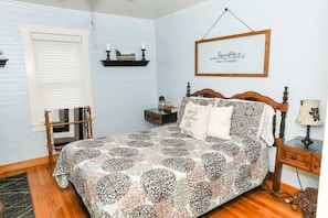 5 bedrooms, iron/ironing board, WiFi, bed sheets