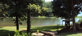 Lakefront Charm - Fun and Romance!