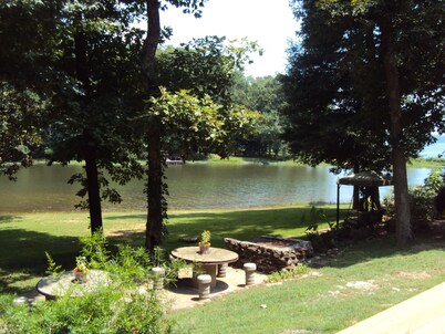Lakefront Charm - Fun and Romance!