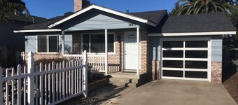 Alles nieuw in de binnenkant, recente totale renovatie. Aangelegde omheinde tuin