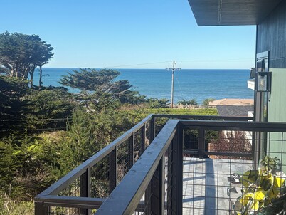Relax And Enjoy The California Coast From This Lovely Private Suite