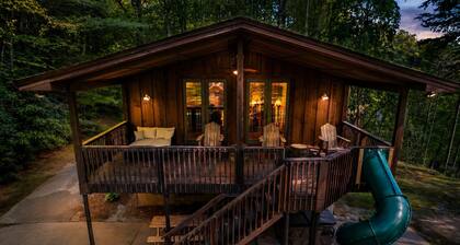 Smoky Mtn 3BR Cabin | Hot Tub • Secluded Haven w/ Mountain Views