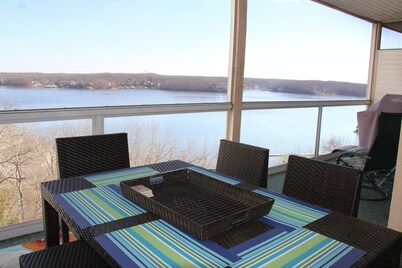 Great view-Screened Deck, Must See! 'TopSider' 3-bed 3-bath