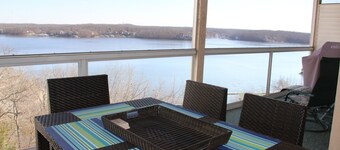 Great view-Screened Deck, Must See! 'TopSider' 3-bed 3-bath