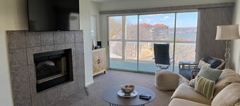 Great view-Screened Deck, Must See! 'TopSider' 3-bed 3-bath