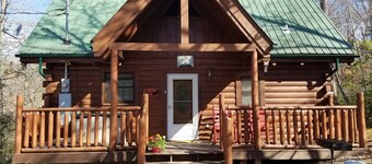Enjoy Secluded Mountain Paradise at the Rustic Fox!