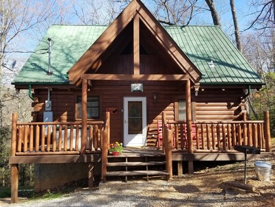 Enjoy Secluded Mountain Paradise at the Rustic Fox!