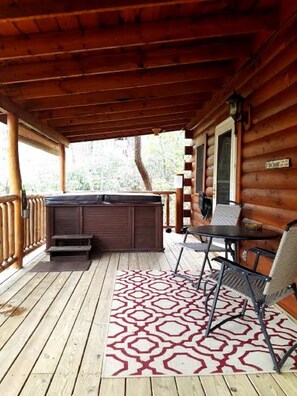 Outdoor dining - Enjoy Secluded Mountain Paradise at the Rustic Fox! (Sevierville)