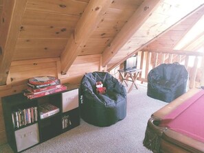 Game room - Enjoy Secluded Mountain Paradise at the Rustic Fox! (Sevierville)