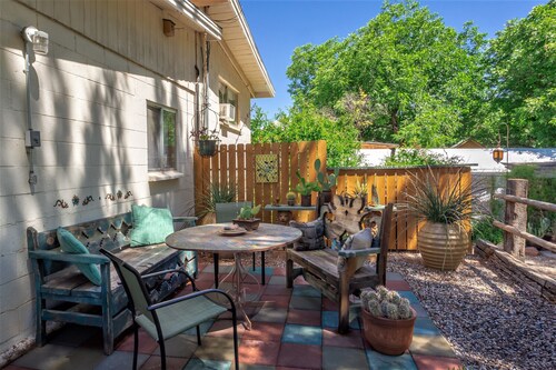 Sunny Home Near Zion & NEW Hot Springs & Pets Free!